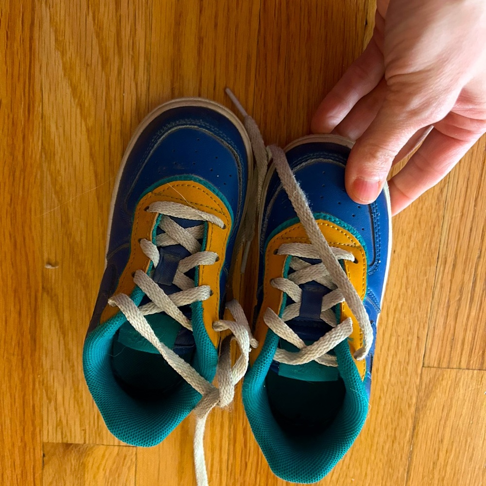 Nike toddler shoes 8c